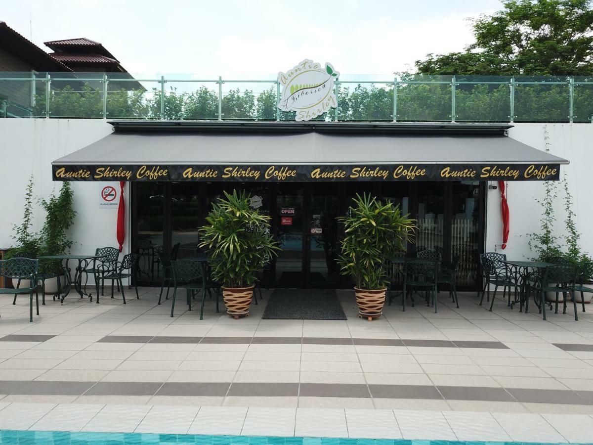 Casa Bianca Keluang Exterior foto