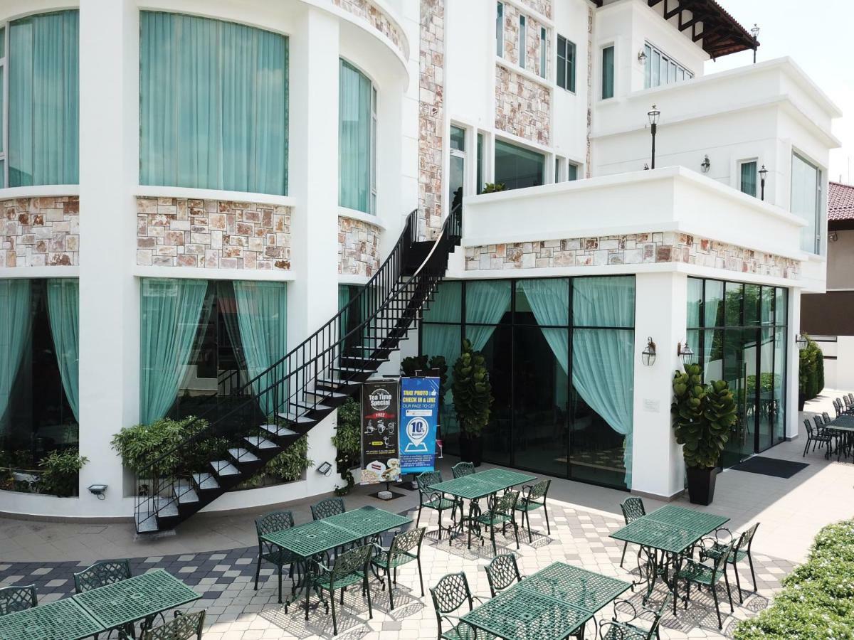Casa Bianca Keluang Exterior foto