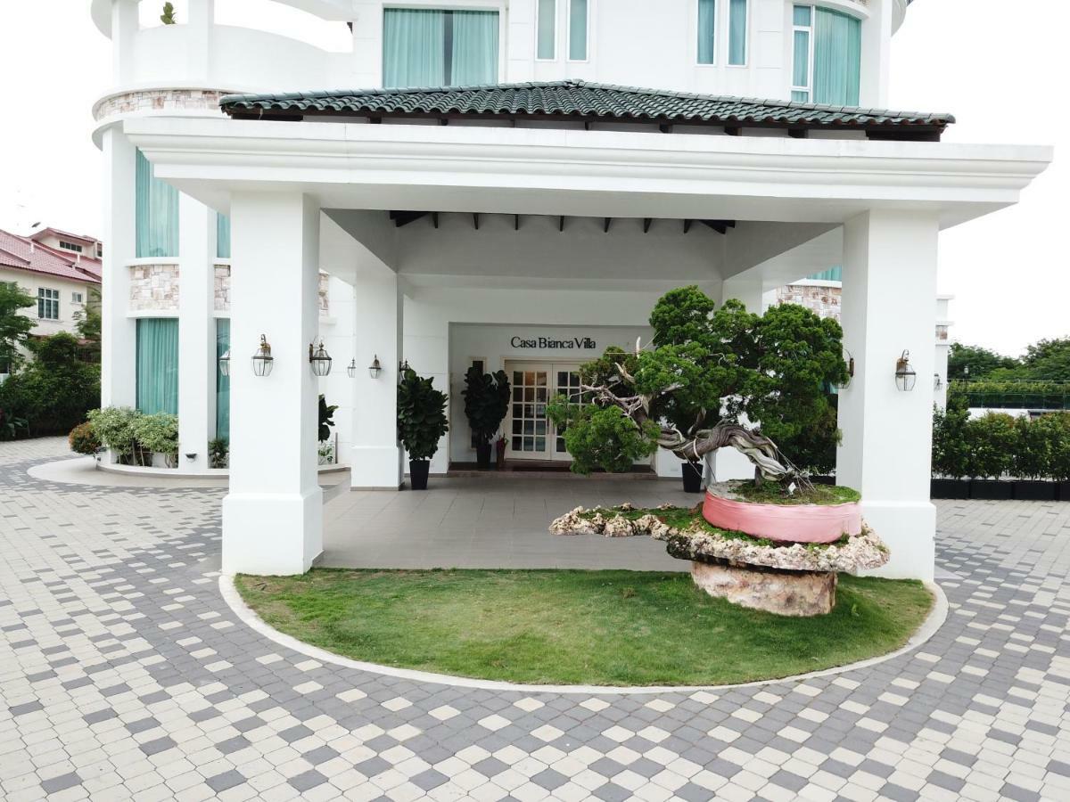 Casa Bianca Keluang Exterior foto